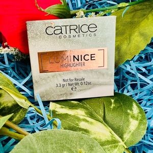 NIB Catrice Luminice Highlighter in 010 Lumi